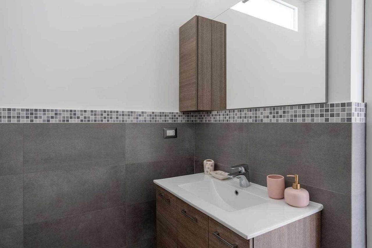 Milano City Apartments - Parking And Comfort - Spacious Apt Up To 8 Pax Kültér fotó