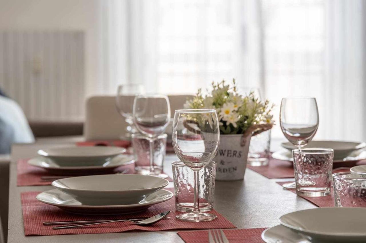 Milano City Apartments - Parking And Comfort - Spacious Apt Up To 8 Pax Kültér fotó