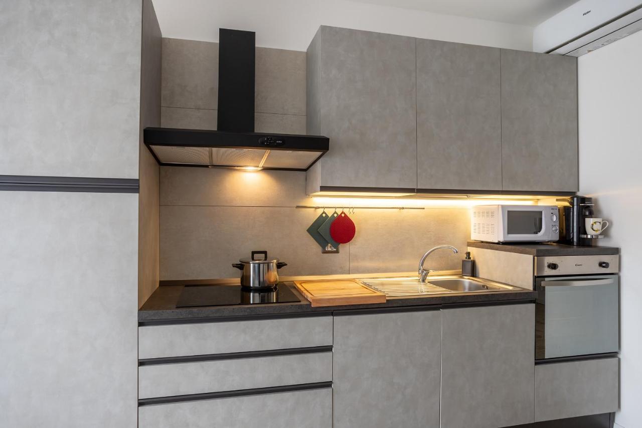 Milano City Apartments - Parking And Comfort - Spacious Apt Up To 8 Pax Kültér fotó